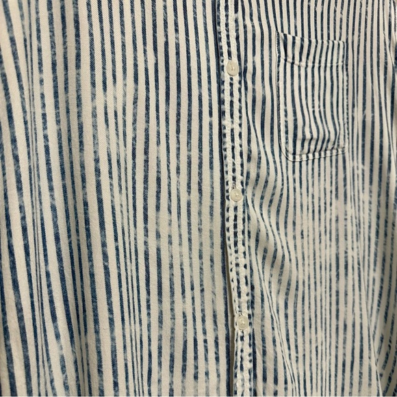 American Eagle Short Sleeve Button-up Shirt with Stripes Size large - Picture 7 of 9